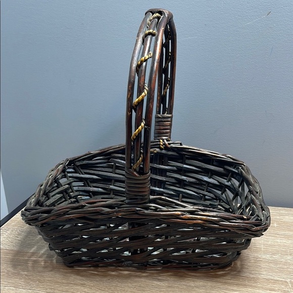 Rich Brown Woven Wicker Basket Arched Handle Intricate Weave - Picture 10 of 10